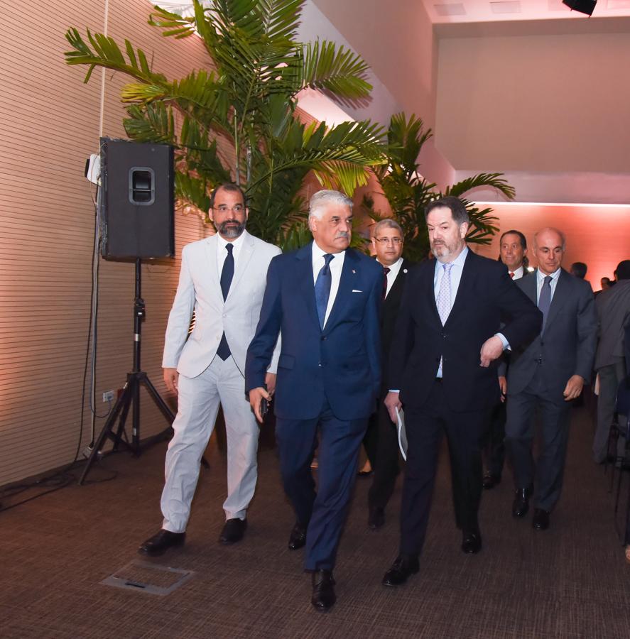 Foros ABC América. Olivo Rodríguez Huertas, embajador de República Dominicana en España; Miguel Vargas, ministro de Relaciones Exteriores, y Bieito Rubido, director de ABC, en los Foros ABC América, en República Dominicana.