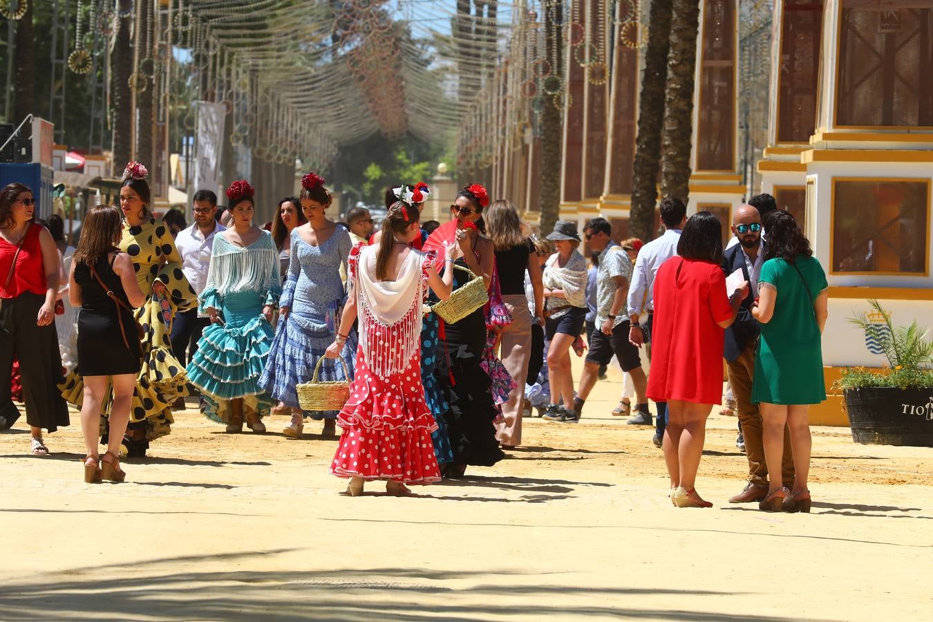 FOTOS: Las mujeres brillan en la Feria de Jerez en todo su esplendor