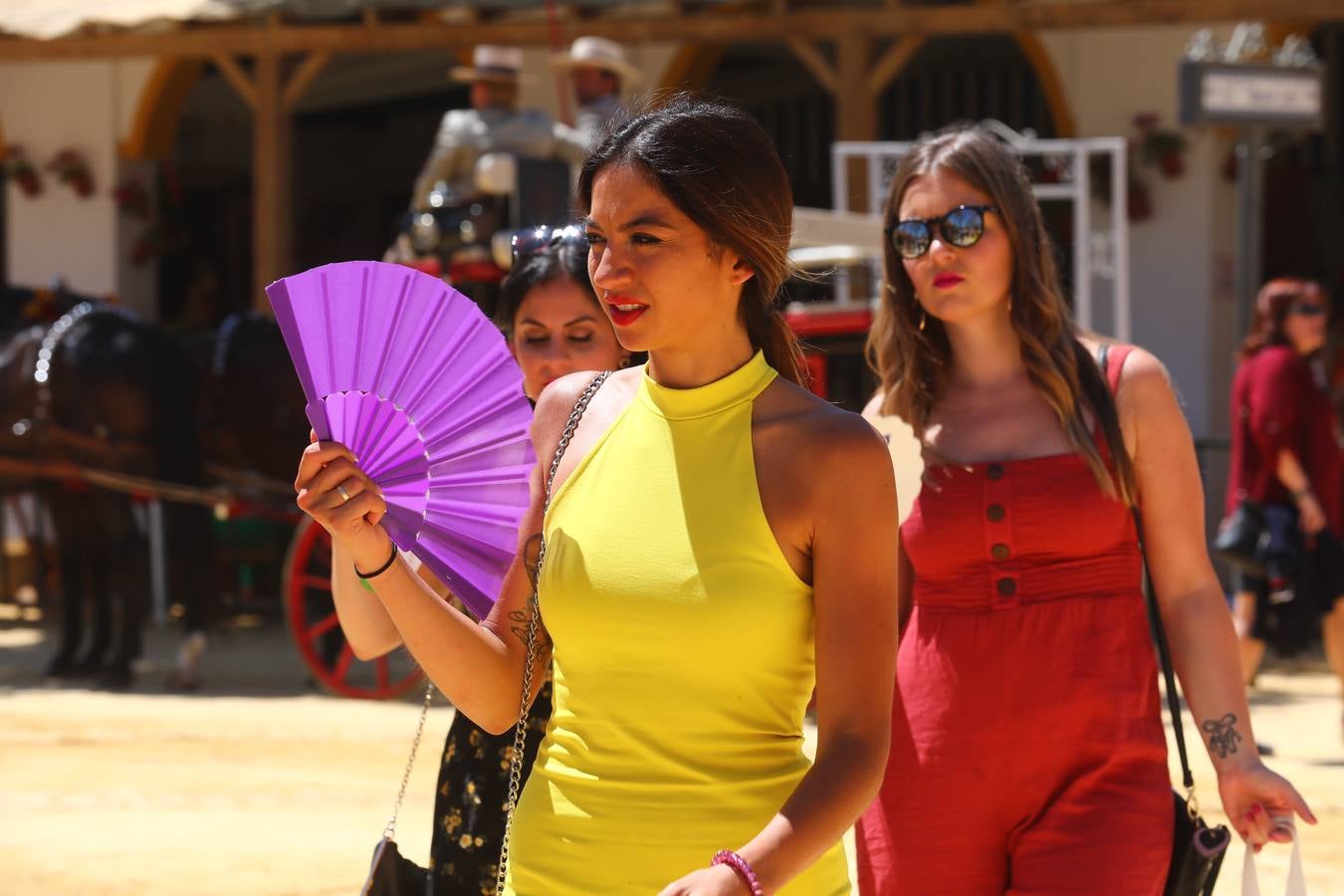 FOTOS: Las mujeres brillan en la Feria de Jerez en todo su esplendor