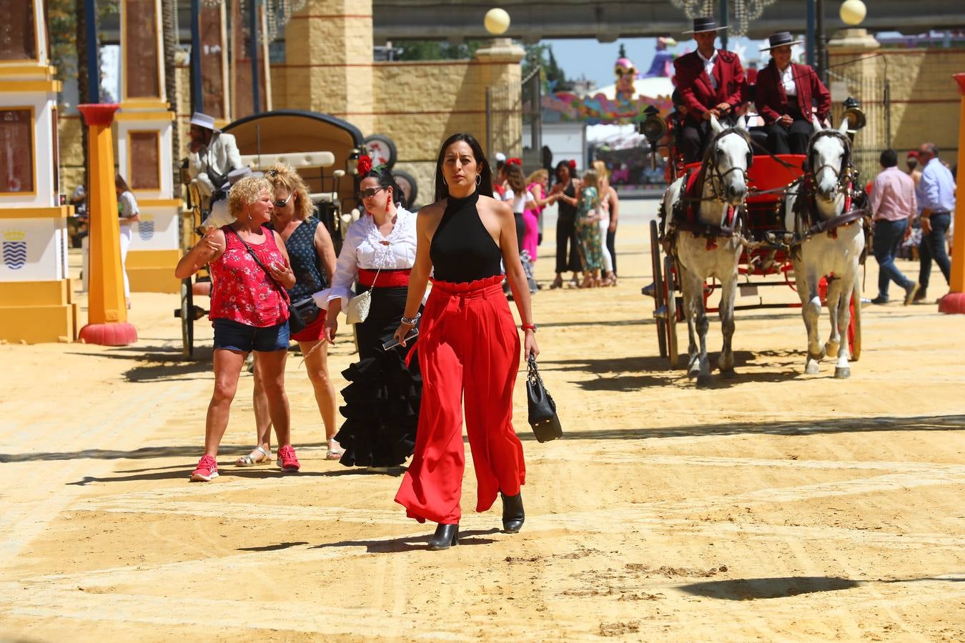 FOTOS: Las mujeres brillan en la Feria de Jerez en todo su esplendor