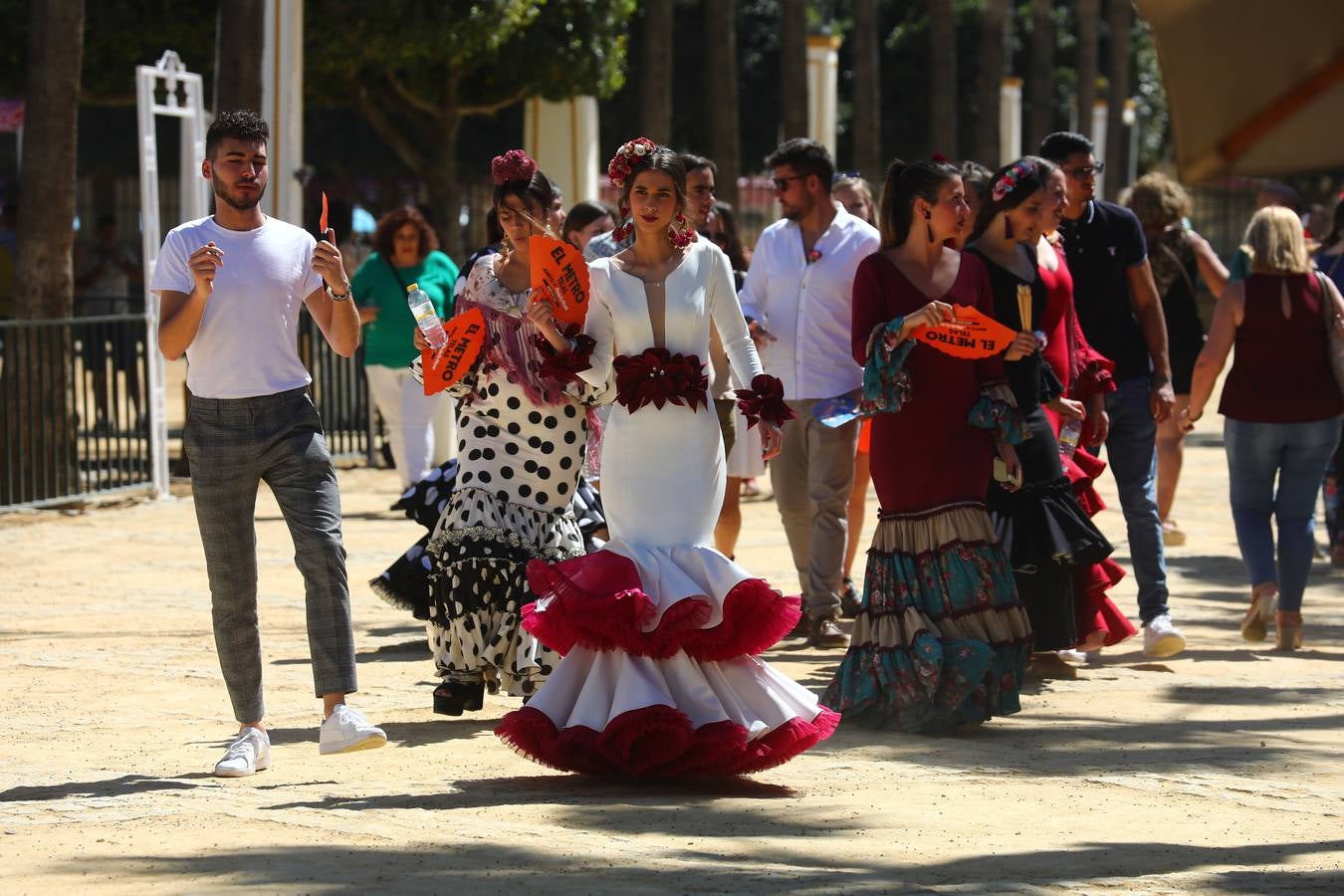 FOTOS: Las mujeres brillan en la Feria de Jerez en todo su esplendor