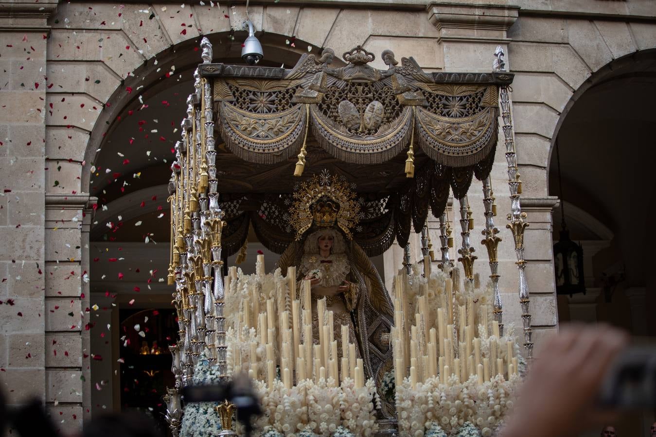 En imágenes, el regreso triunfal a su capilla de la Virgen de los Ángeles