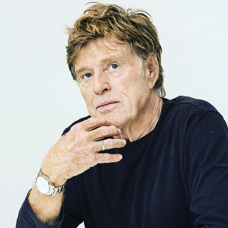 Robert Redford. Uno de los galanes indiscutibles de Hollywood que hace tiempo decidió plantarle cara a las canas optando por un tinte de su color de pelo original. Redford sigue luciendo esa melena rubia (aunque sea de forma artificial) con el paso de los años.