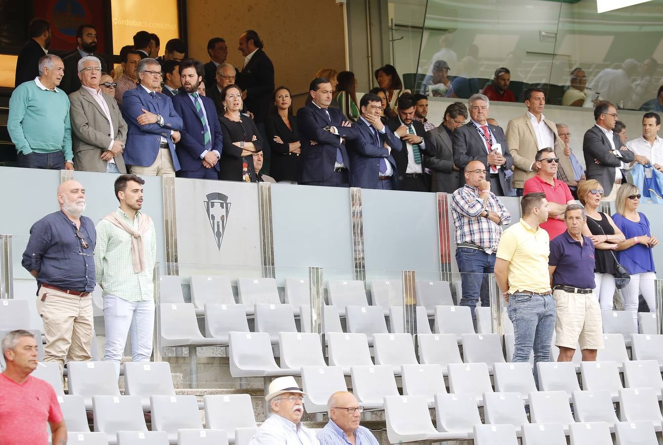 La caliente protesta y la gélida grada del Córdoba CF, en imágenes