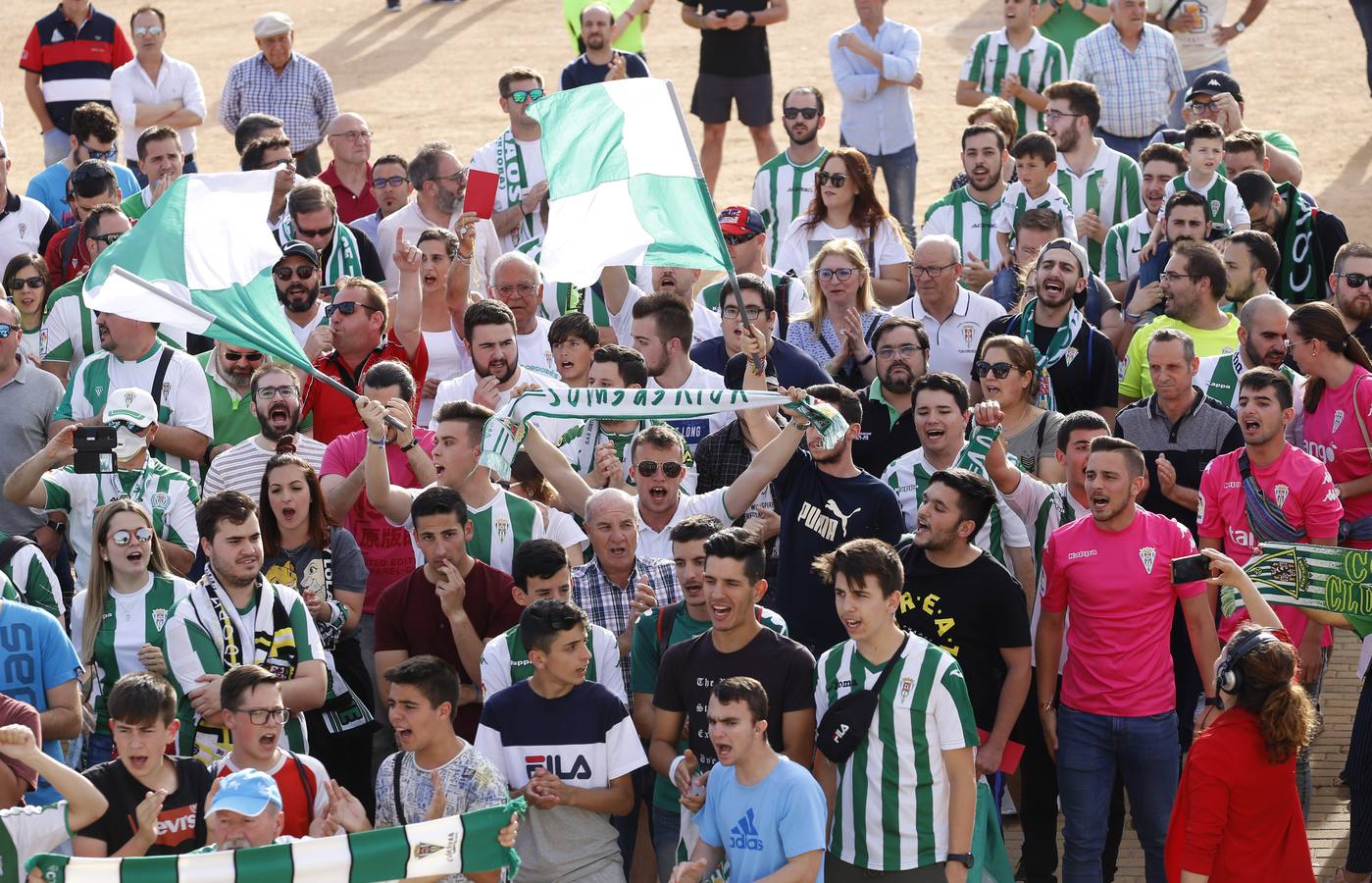 La caliente protesta y la gélida grada del Córdoba CF, en imágenes