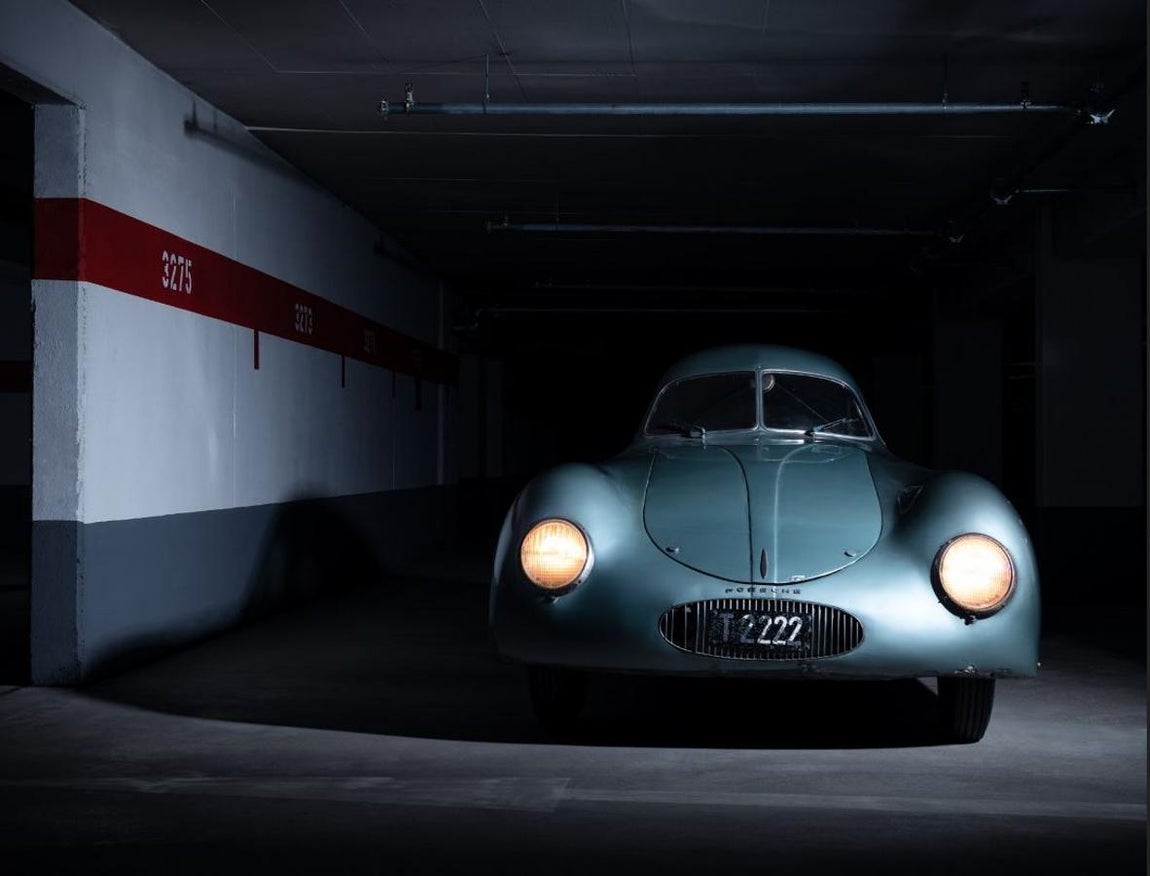 Porsche Type 64 60K10. El ingeniero, originario de la región de Bohemia, que entonces formaba parte del Imperio Austroúngaro, destacó a principios de siglo por ser un atrevido piloto capaz de participar y ganar carreras a bordo de sus propios diseños