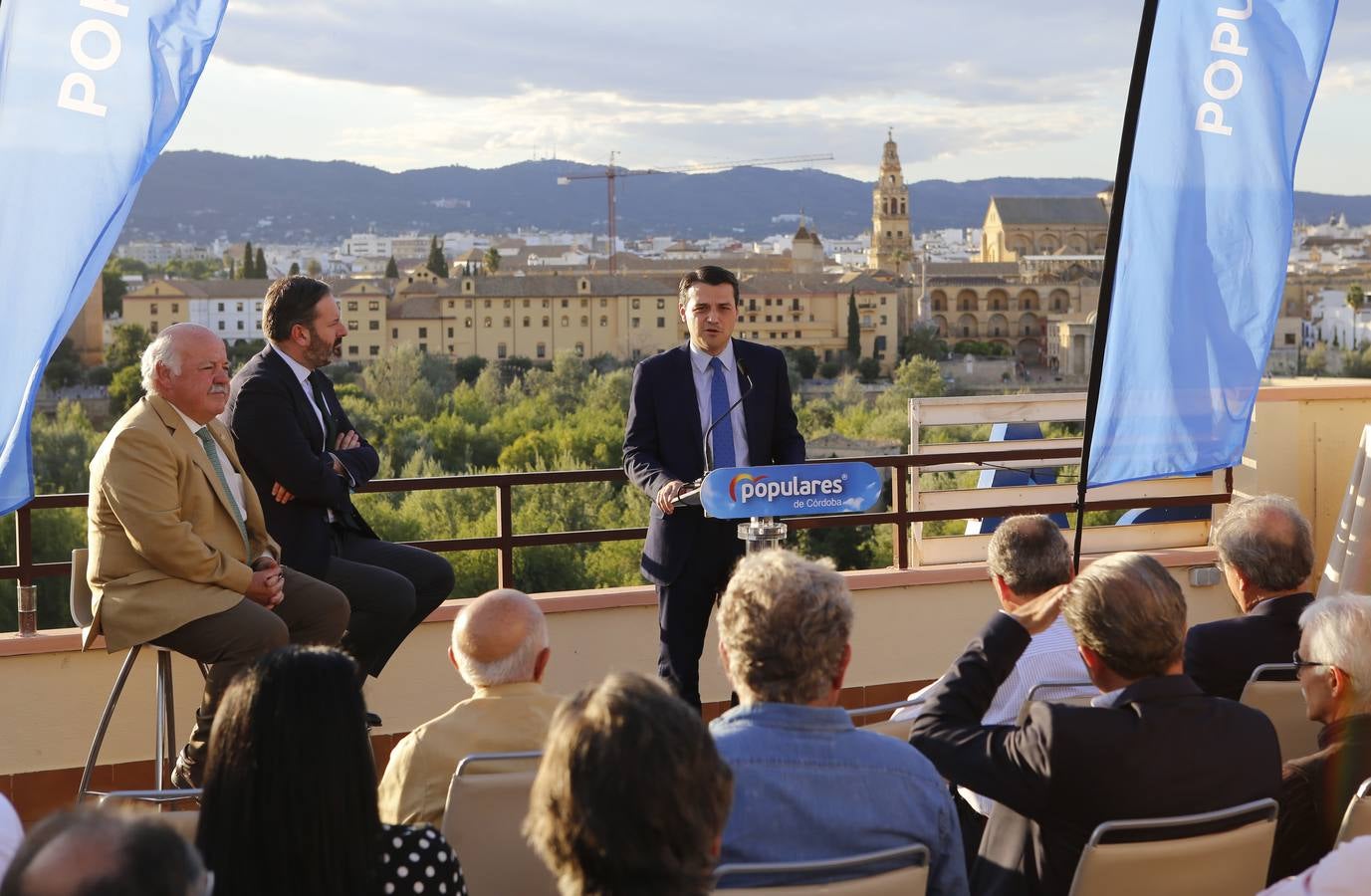 La presentación de las 10 medidas de Bellido, en imágenes