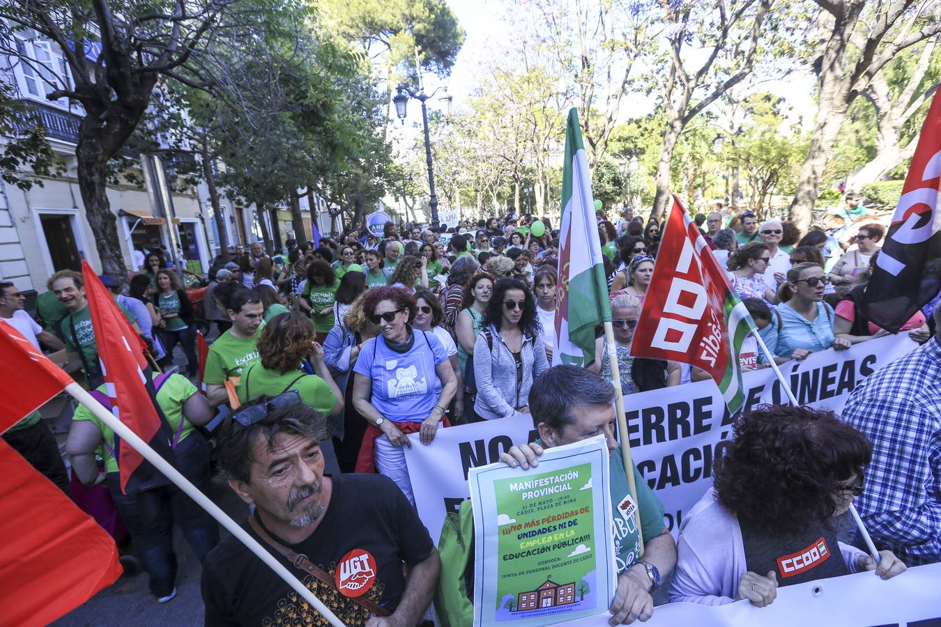 FOTOS: Manifestación en Cádiz contra el «desmantelamiento» de la escuela pública