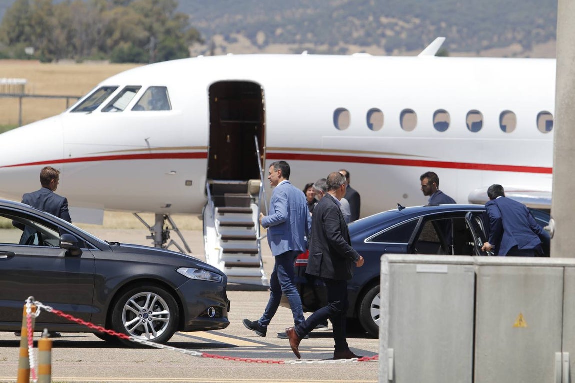 El paso por Córdoba en Falcon de Pedro Sánchez, en imágenes