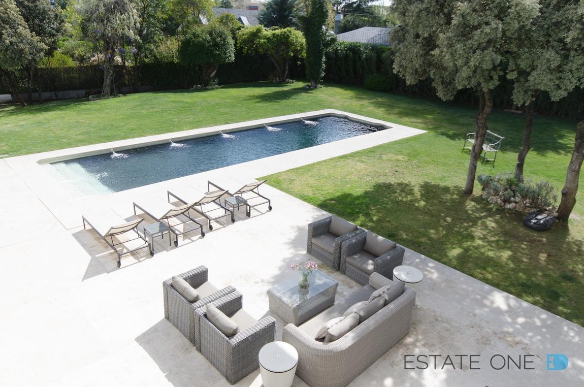 Interiores. El presentador continúa viviendo en su mansión de Aravaca y, por respeto a su privacidad, las fotos de sus estancias interiores no se dan a conocer