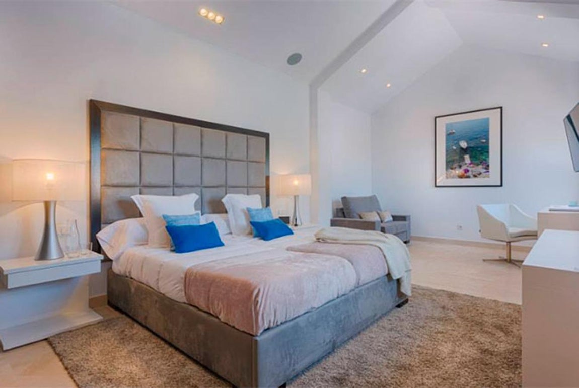 Carisima. El negocio inmobiliario del año pasado se cerró en 7 millones de euros. La vivida se alza en la exclusiva urbanización de Sierra Blanca