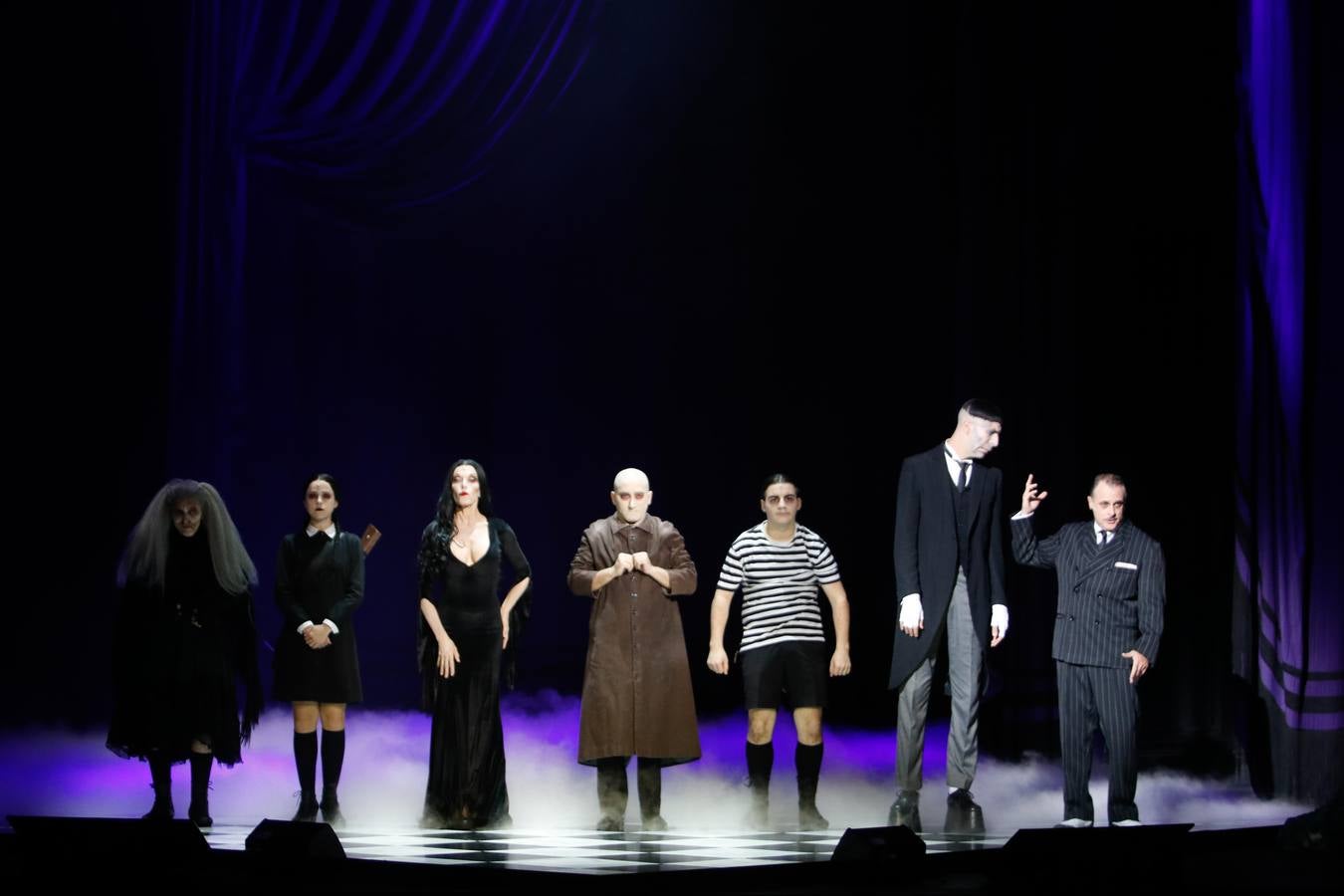 El musical «La familia Addams» llega al Gran Teatro de Córdoba, en imágenes