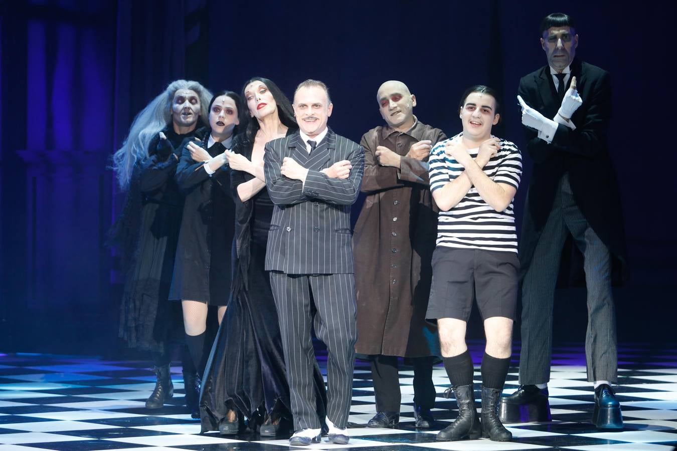 El musical «La familia Addams» llega al Gran Teatro de Córdoba, en imágenes