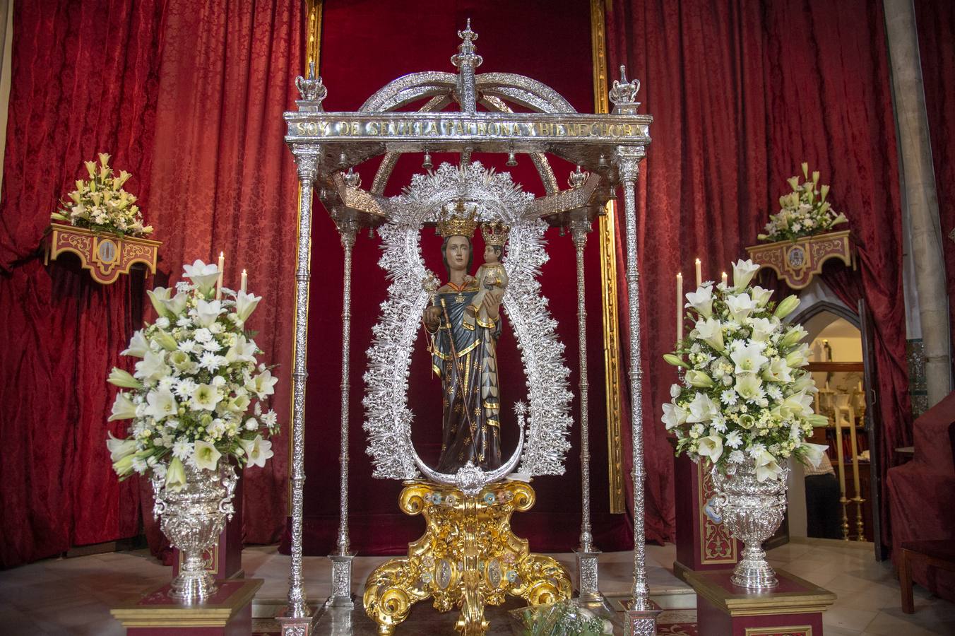 Galería del besamanos de la Virgen de la Hiniesta