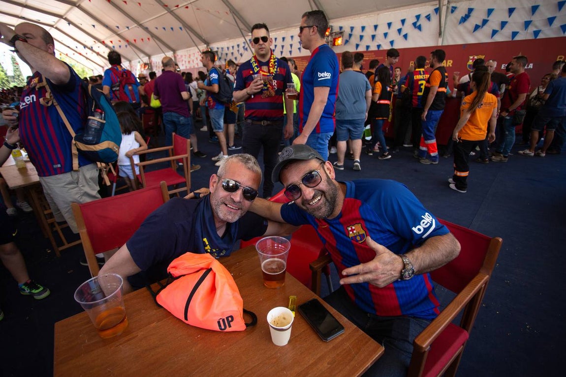 Las aficiones disfrutan de la previa de la Copa del Rey