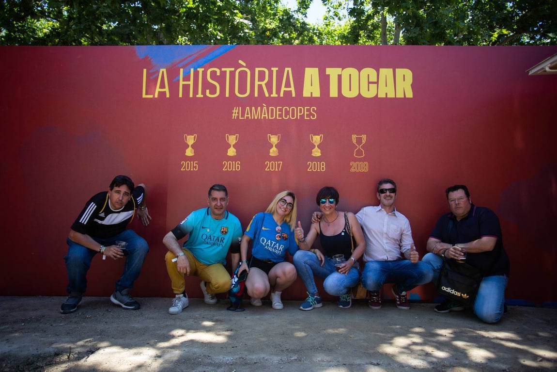 Las aficiones disfrutan de la previa de la Copa del Rey