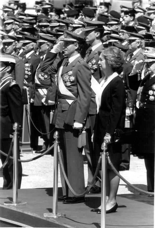 01/06/1993. Desfile del Día de las Fuerzas Armadas de 1993, en Madrid, presidido por Sus Majestades los Reyes de España y su Alteza Real el Príncipe Felipe. 
