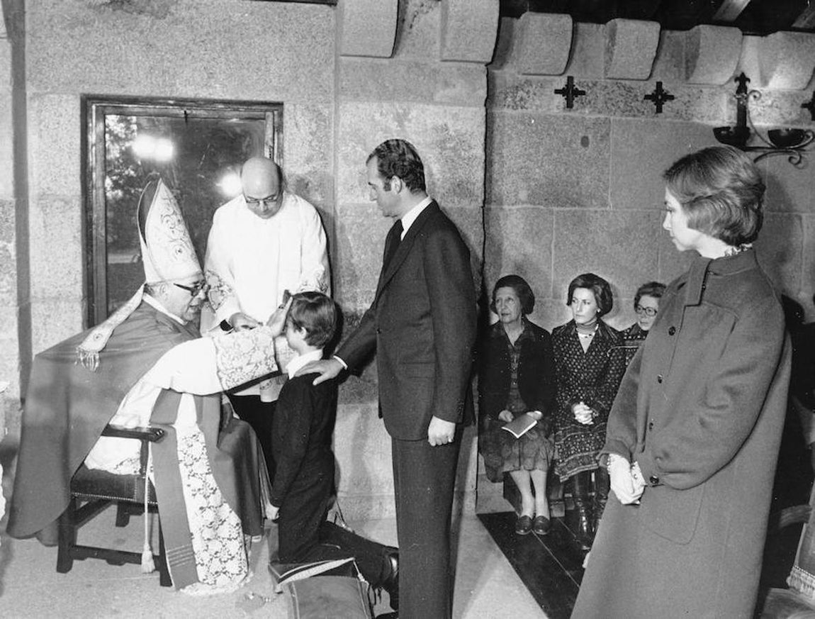 15/01/1978. Confirmación del Príncipe Felipe y las infantas en el Palacio de la Zarzuela.. 