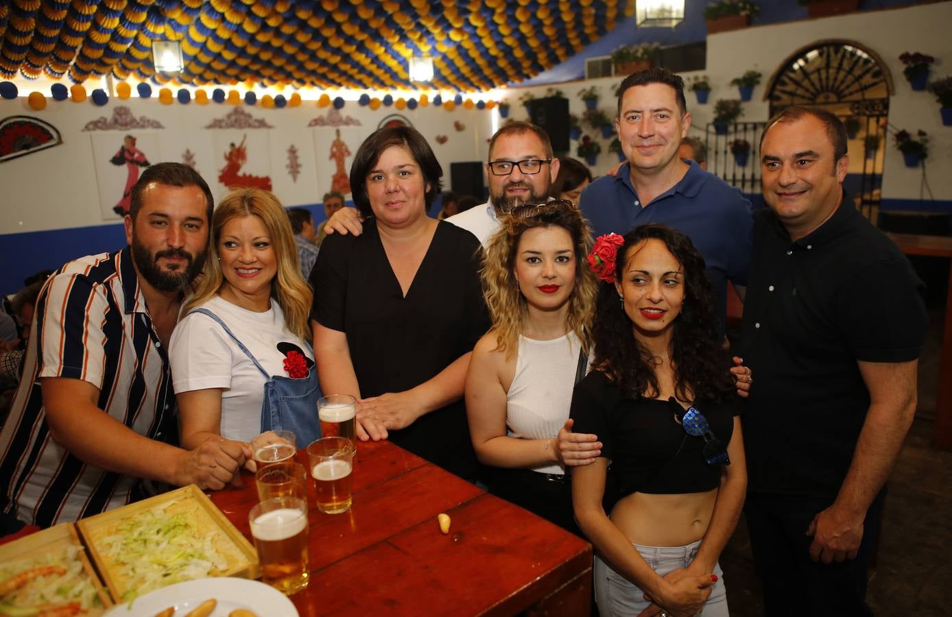 El ambiente de las casetas en el lunes de la Feria de Córdoba, en imágenes