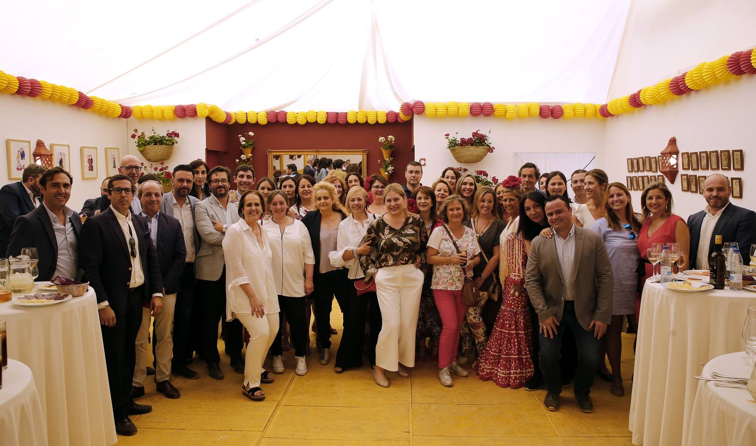 El ambiente de las casetas en el lunes de la Feria de Córdoba, en imágenes