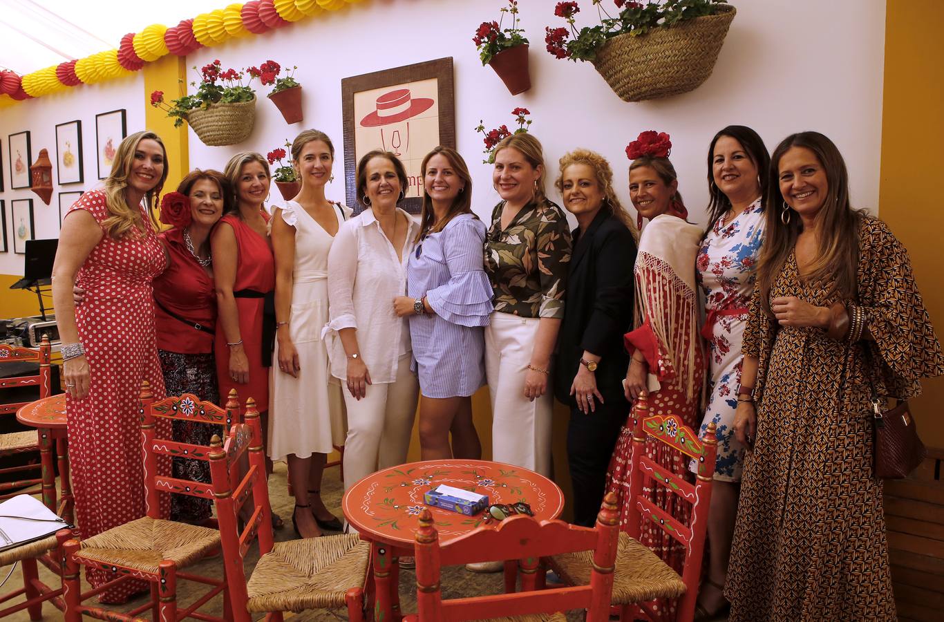 El ambiente de las casetas en el lunes de la Feria de Córdoba, en imágenes