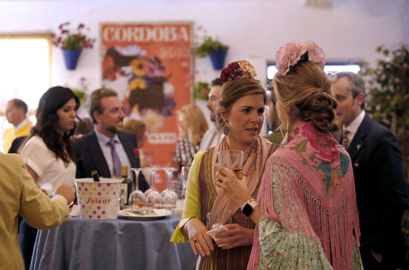 El ambiente de las casetas en el lunes de la Feria de Córdoba, en imágenes