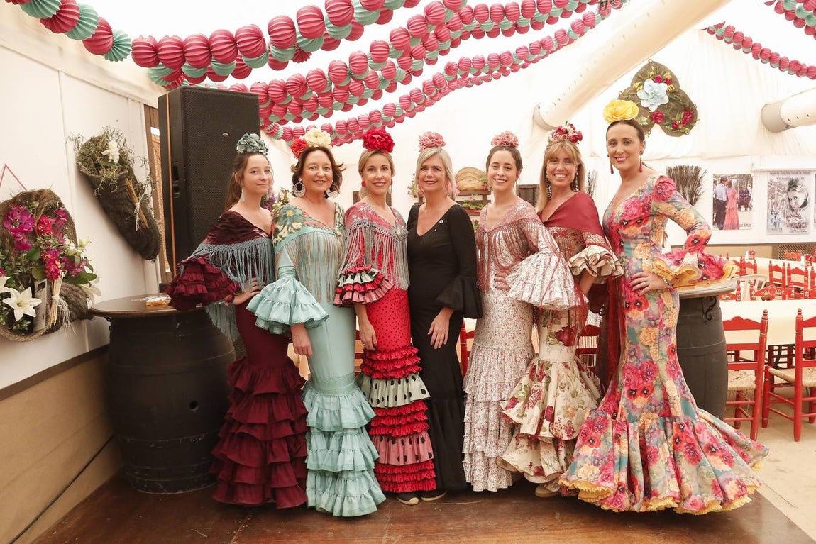 En imágenes, el ambiente en las casetas en el martes de la Feria de Córdoba 2019