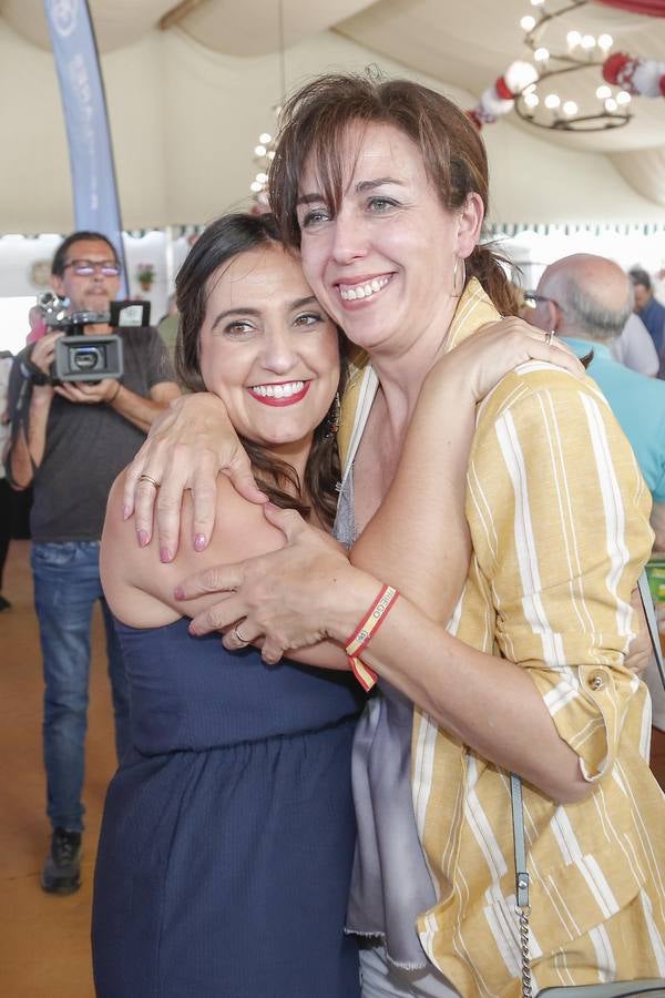 En imágenes, el ambiente en las casetas en el martes de la Feria de Córdoba 2019