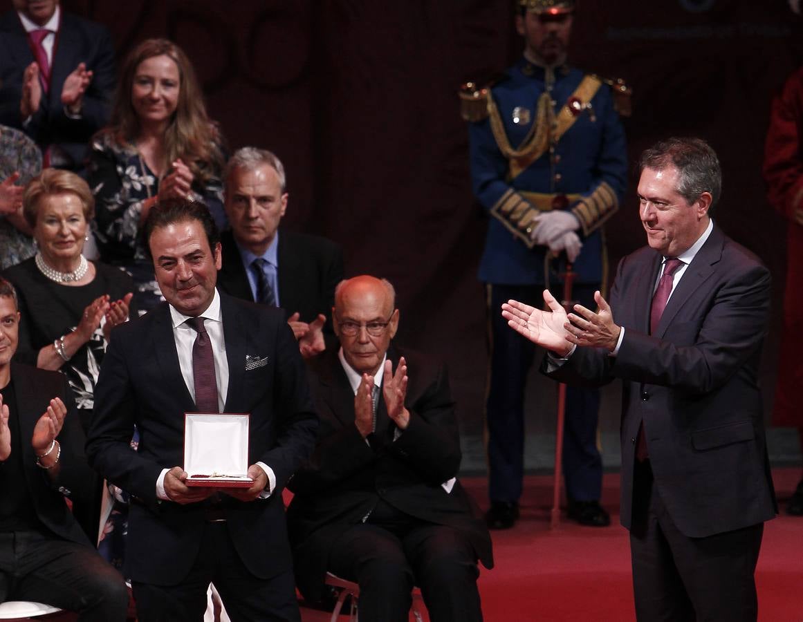 Entrega de las medallas de la ciudad de Sevilla