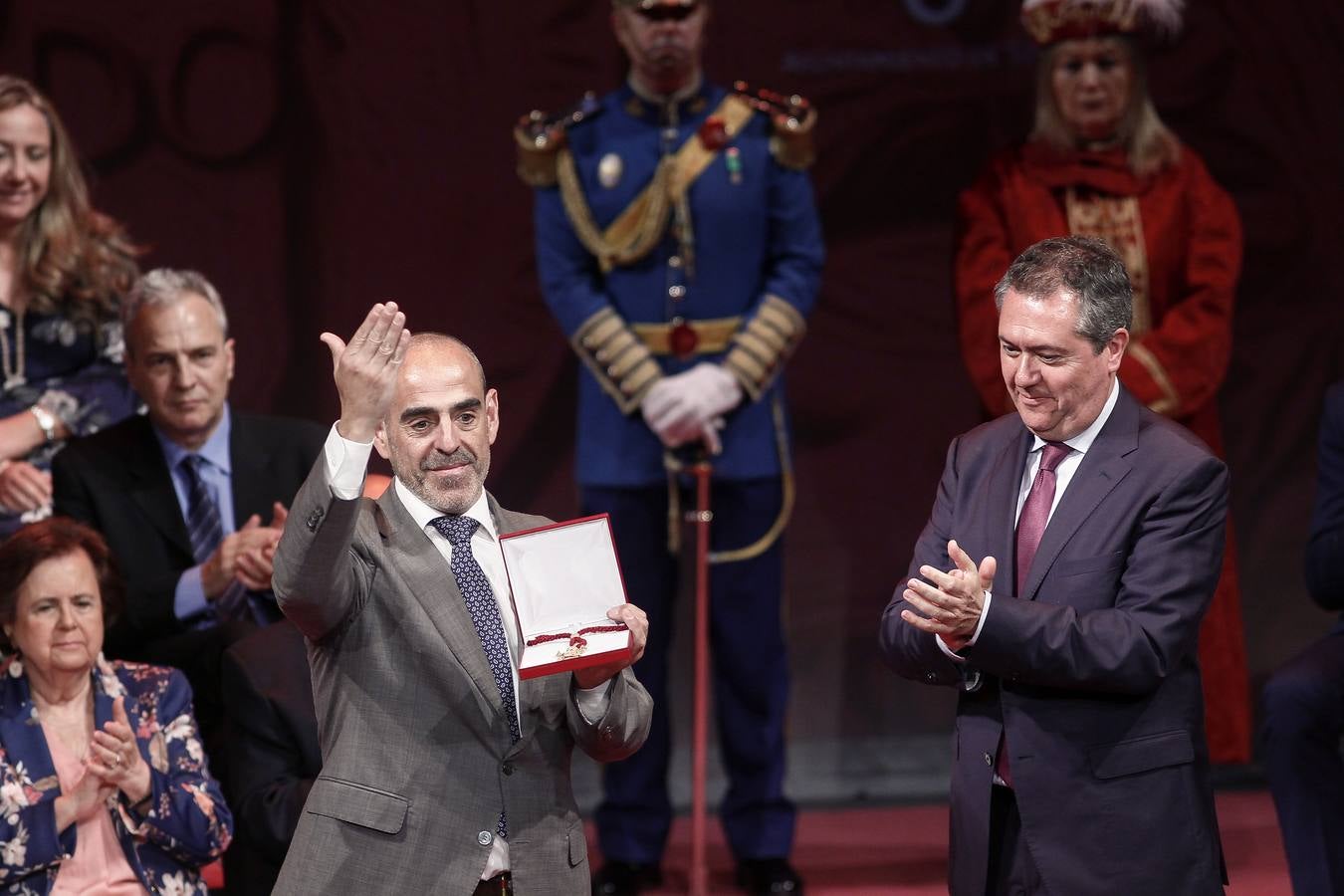 Entrega de las medallas de la ciudad de Sevilla