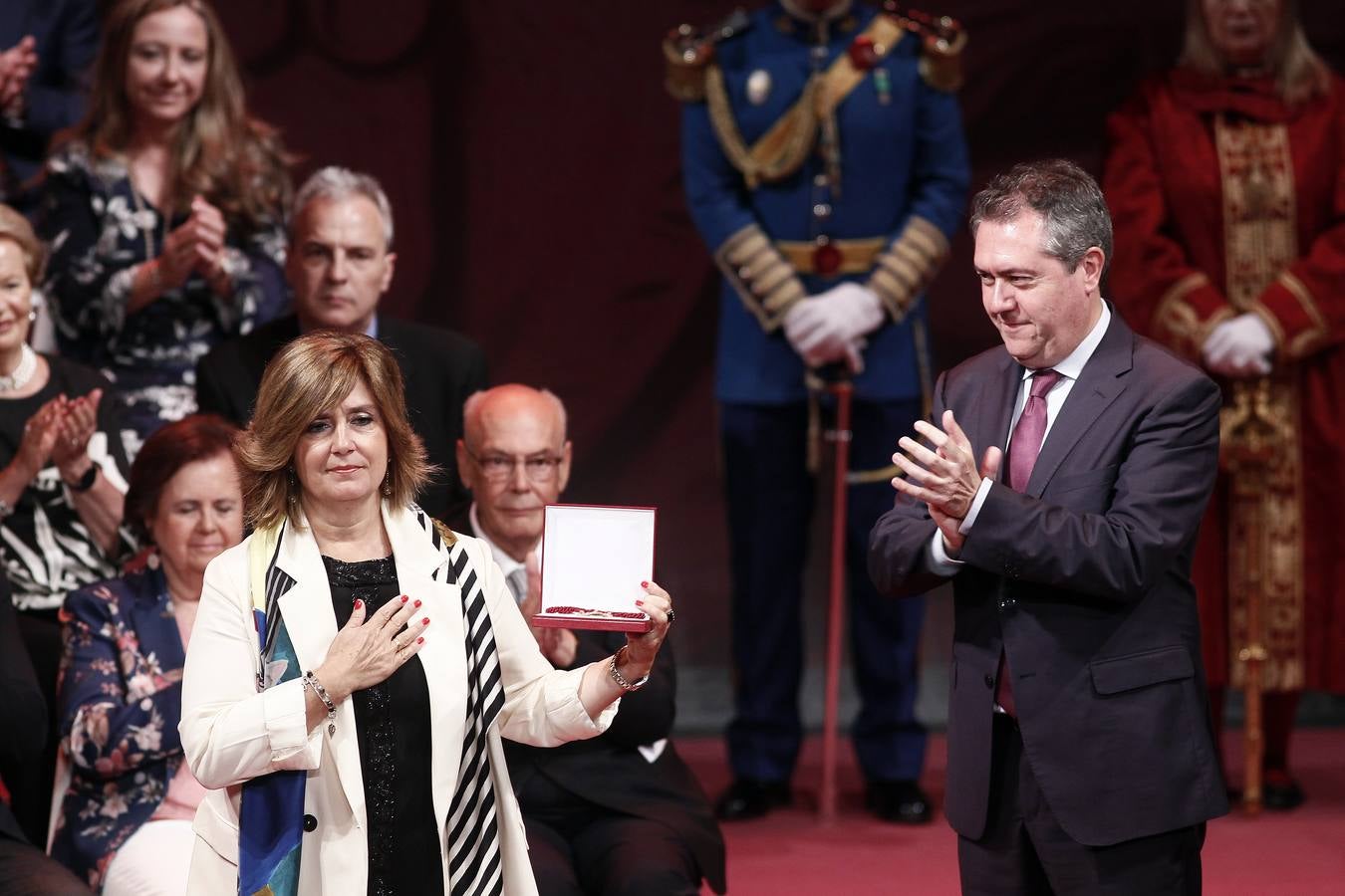 Entrega de las medallas de la ciudad de Sevilla