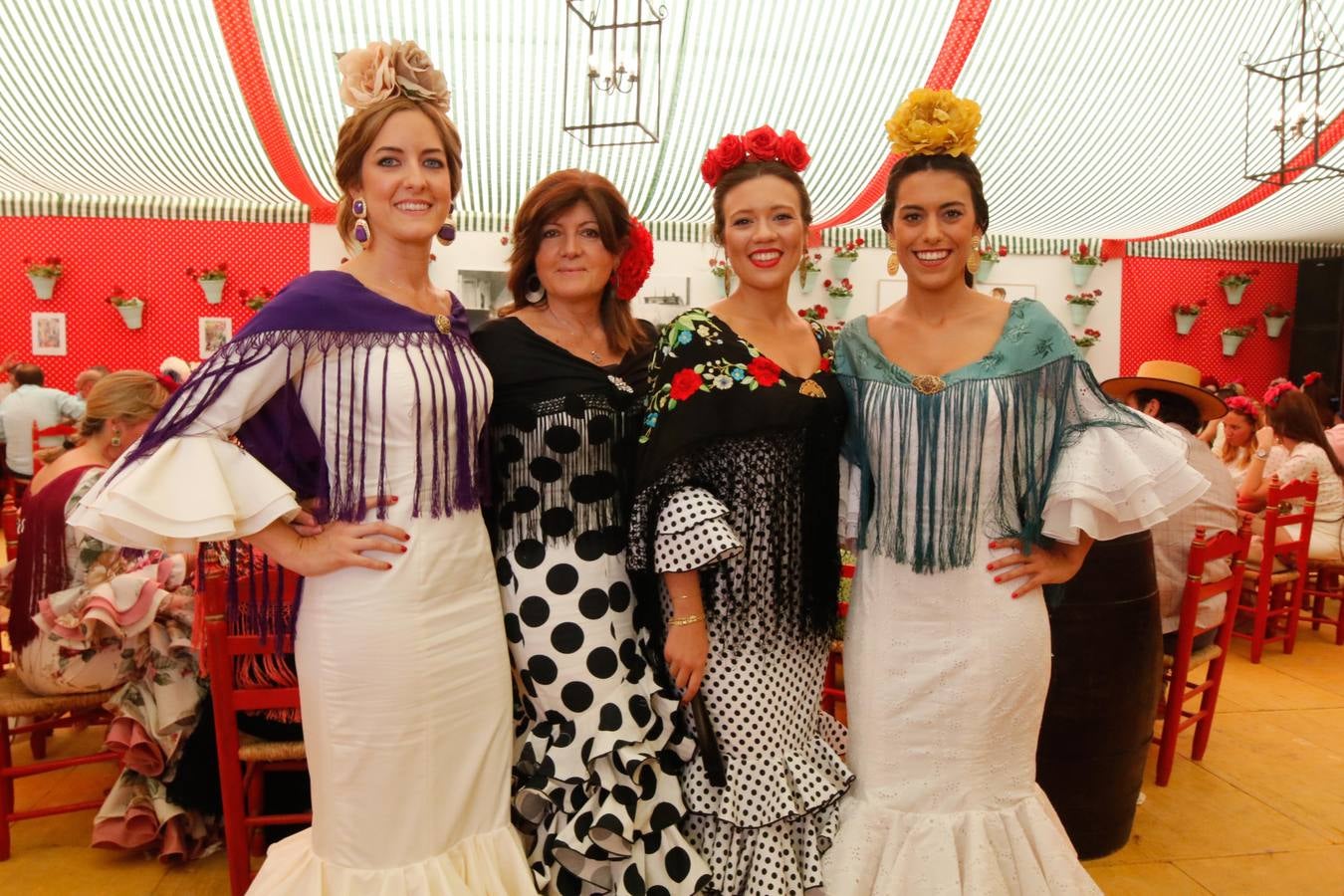 El ambiente del jueves en las casetas de la Feria de Córdoba, en imágenes