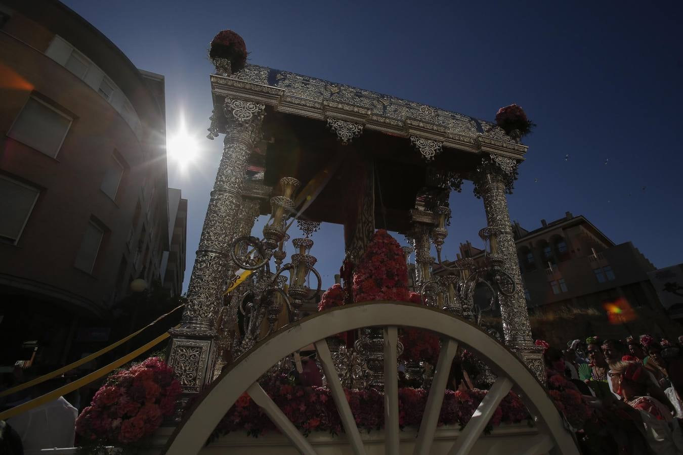 La salida de la hermandad del Rocío de Córdoba, en imágenes