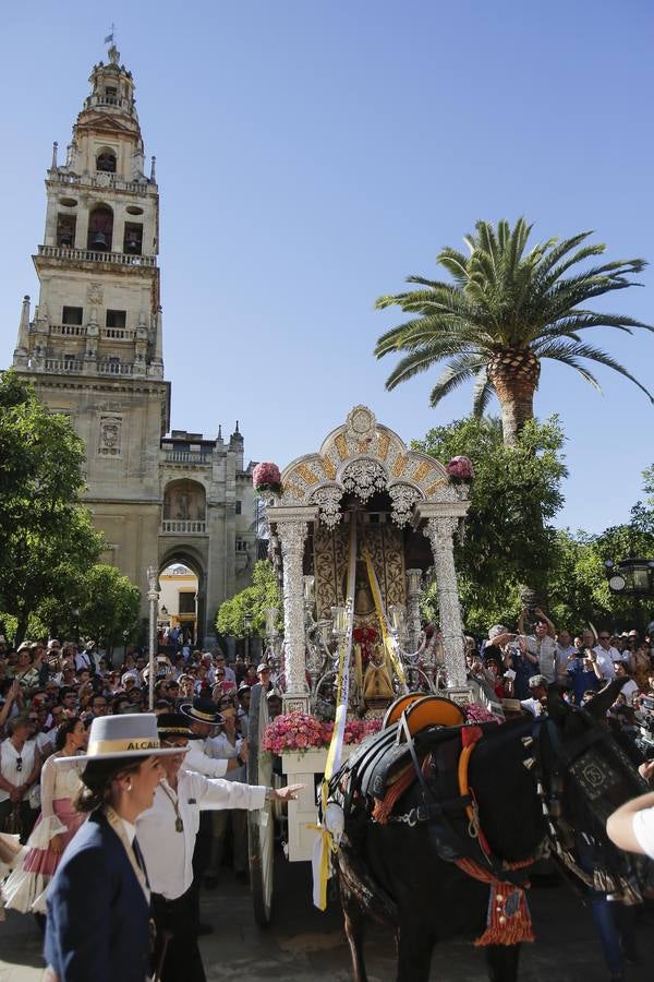 La salida de la hermandad del Rocío de Córdoba, en imágenes