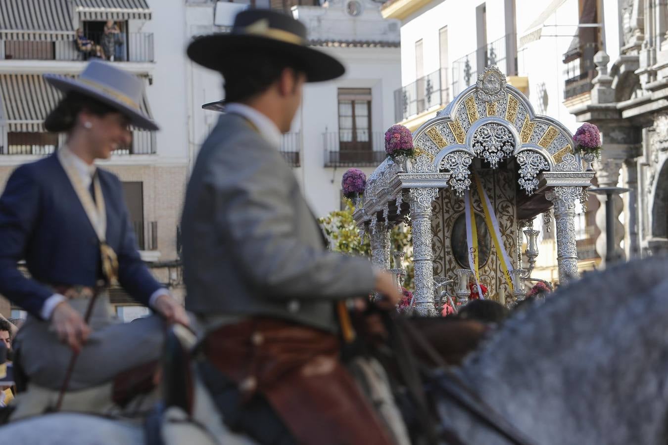 La salida de la hermandad del Rocío de Córdoba, en imágenes