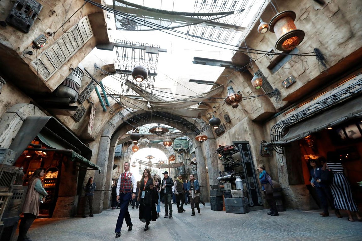 Uno de los rincones de Star Wars: Galaxy's Edge. «Realmente caminas por esta tierra y sientes como si estuvieras en el borde exterior de la galaxia».