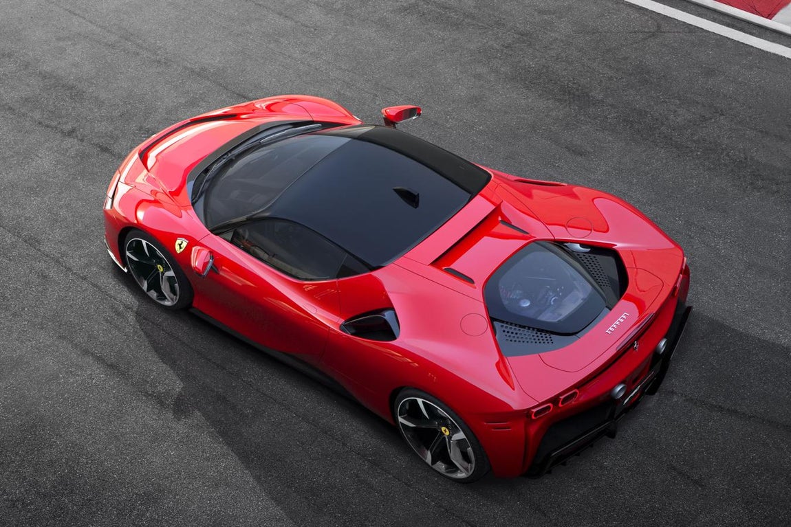 Ferrari s9 Stradale. Tiene 1000 caballos, la relación peso-potencia es de 1,7 kg/cv y tiene 390 kg de carga