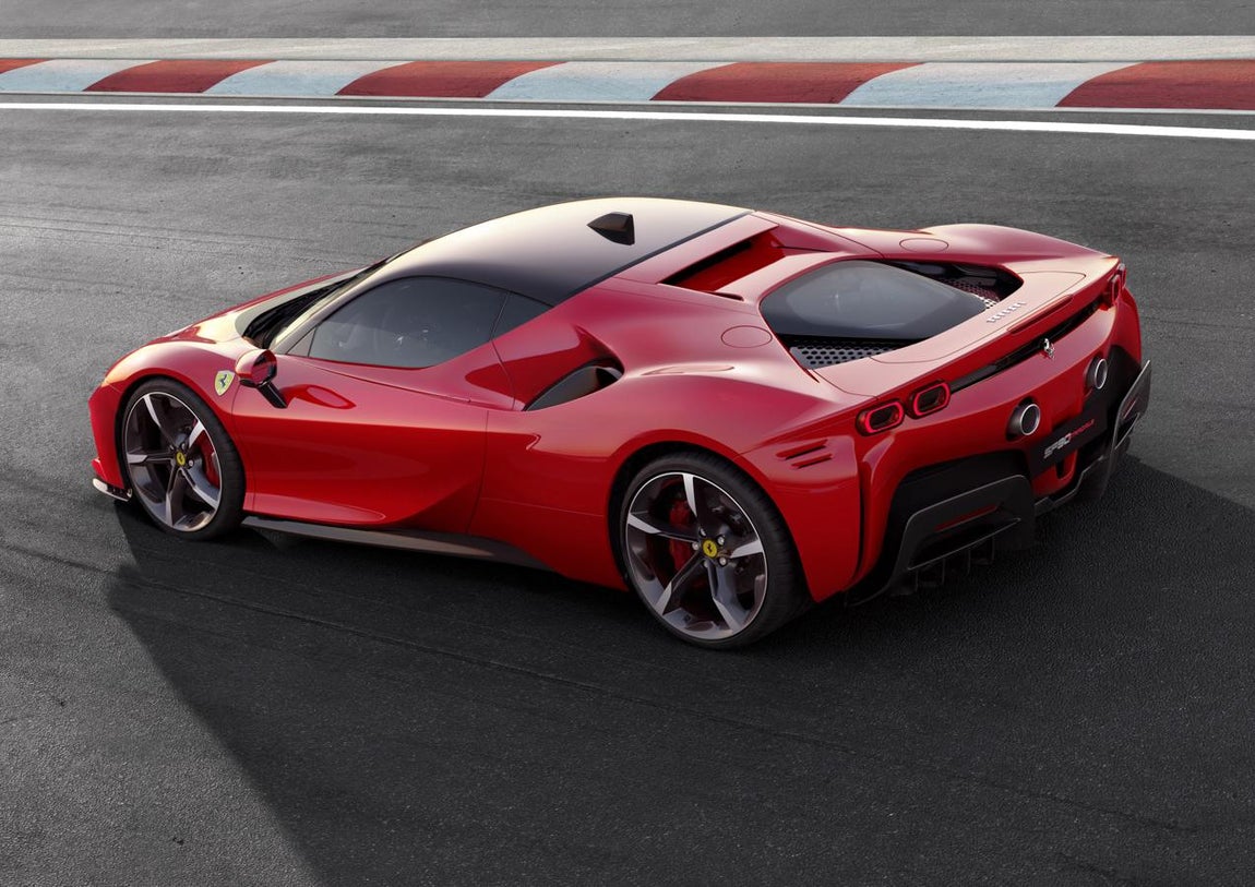 Ferrari s9 Stradale. El coche acelera e 0 a 100 en 2,5 segundos