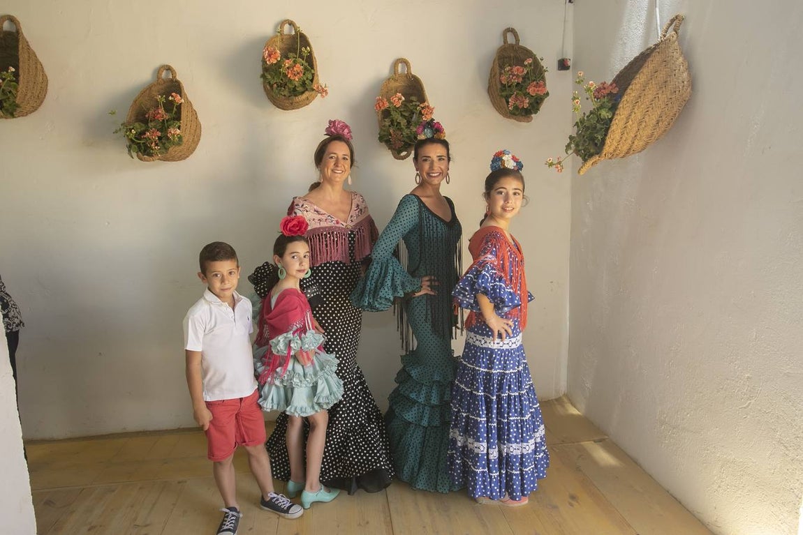El ambiente del viernes en las casetas de la Feria de Córdoba, en imágenes