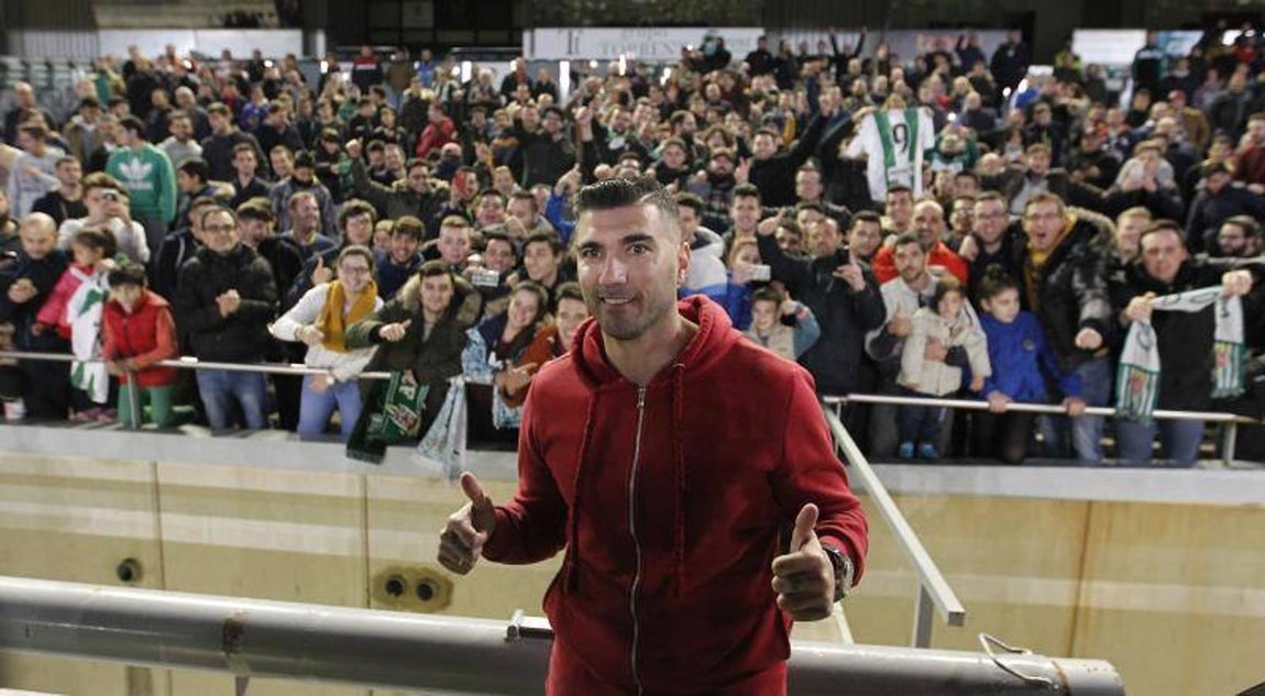Reyes durante su presentación en el Extremadura UD. 