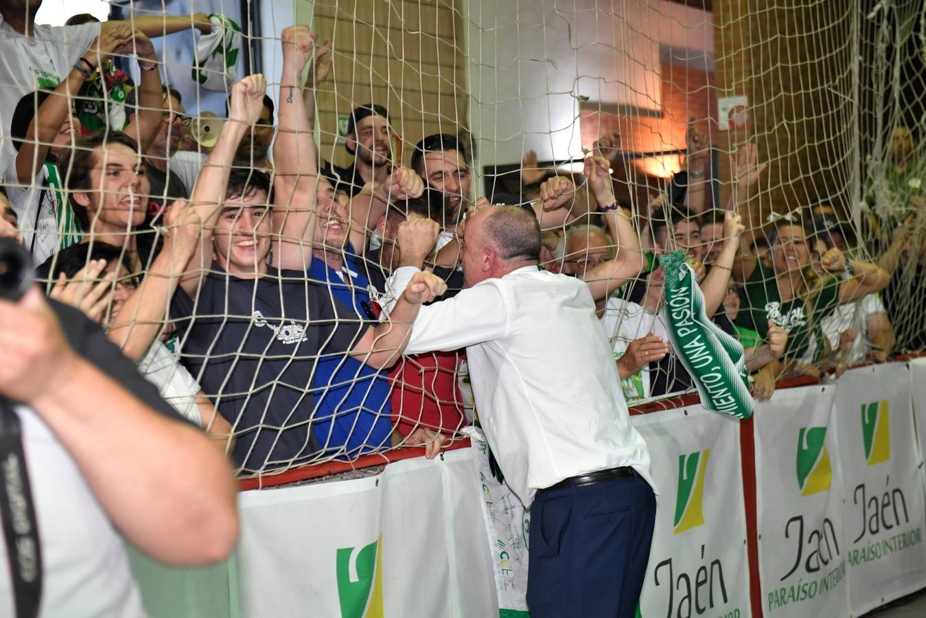 Así fue hace un año la celebración del ascenso del Córdoba Futsal, en imágenes