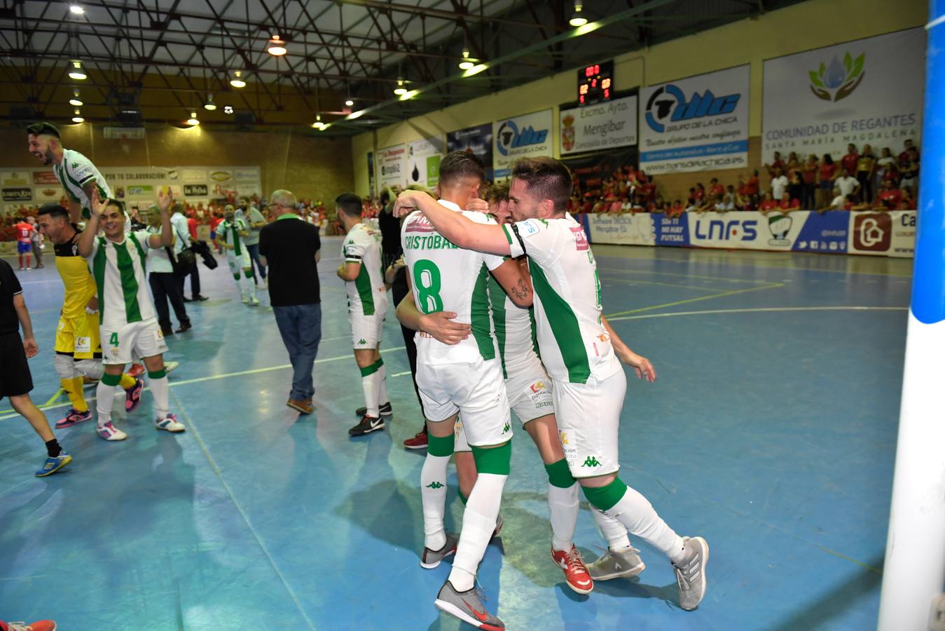 Así fue hace un año la celebración del ascenso del Córdoba Futsal, en imágenes