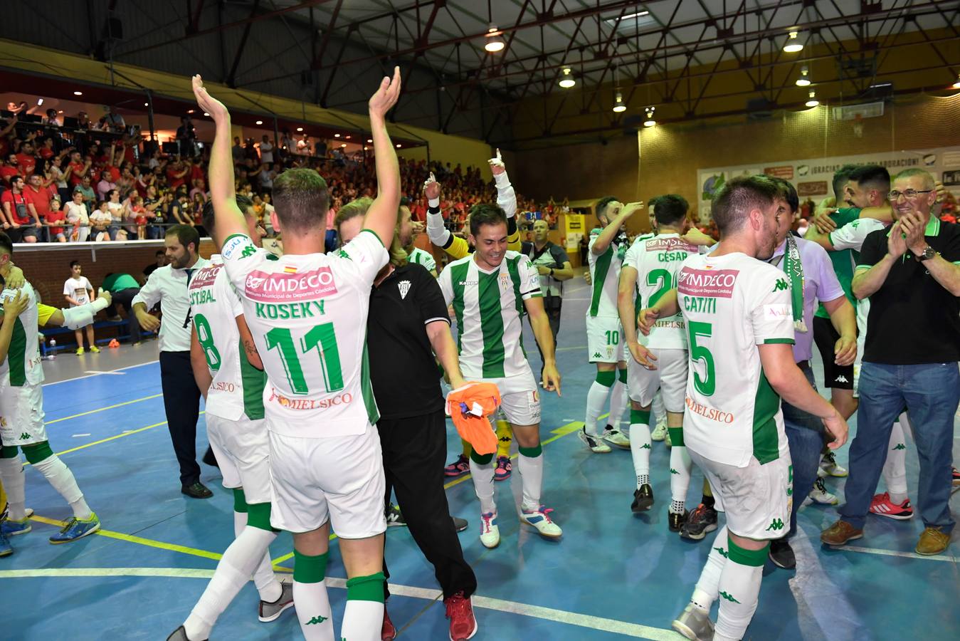 Así fue hace un año la celebración del ascenso del Córdoba Futsal, en imágenes