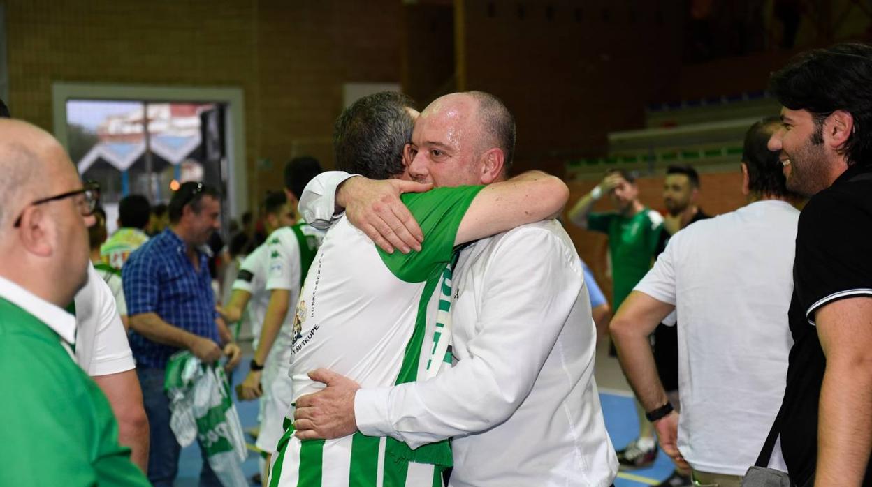 Así fue hace un año la celebración del ascenso del Córdoba Futsal, en imágenes