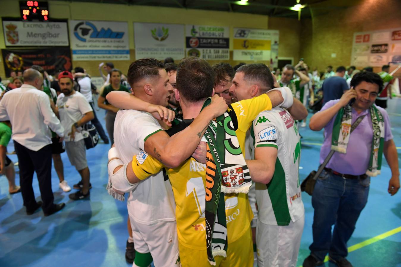 Así fue hace un año la celebración del ascenso del Córdoba Futsal, en imágenes