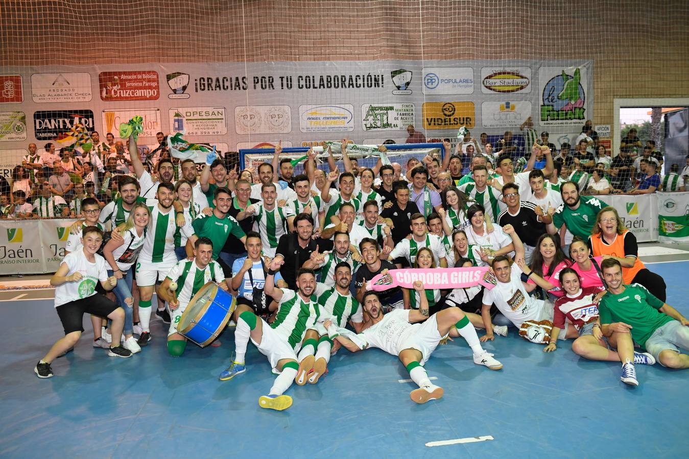 Así fue hace un año la celebración del ascenso del Córdoba Futsal, en imágenes