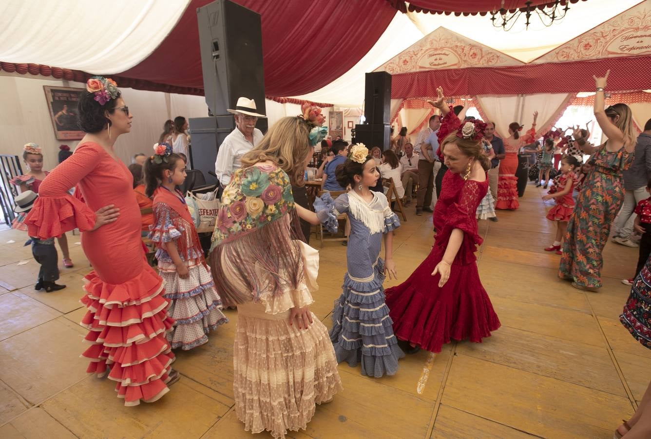 El ambiente en las casetas del último sábado de Feria de Córdoba, en imágenes