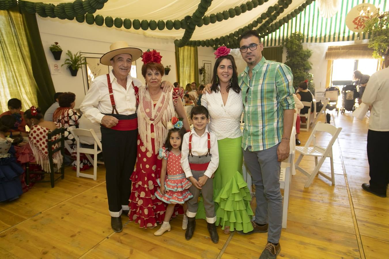 El ambiente en las casetas del último sábado de Feria de Córdoba, en imágenes