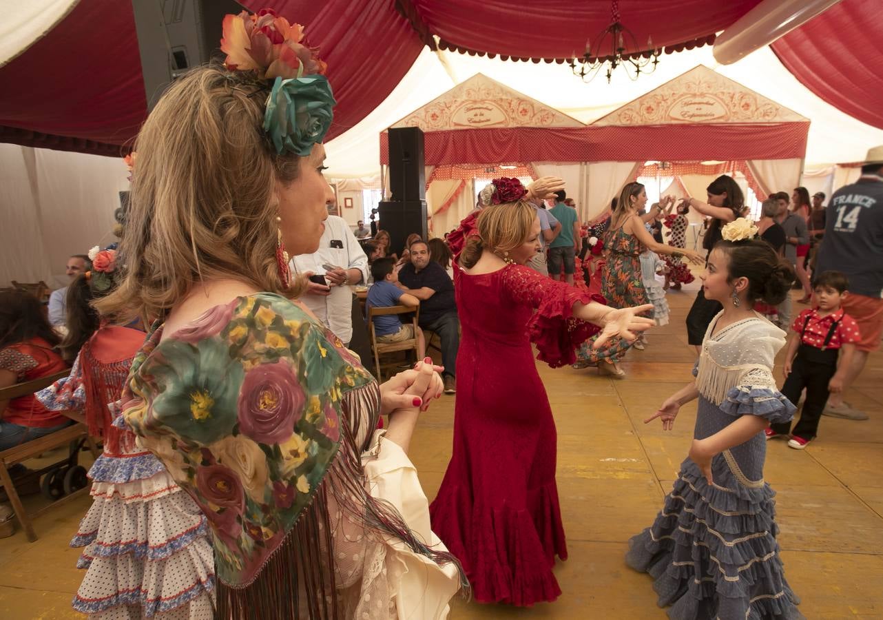 El ambiente en las casetas del último sábado de Feria de Córdoba, en imágenes