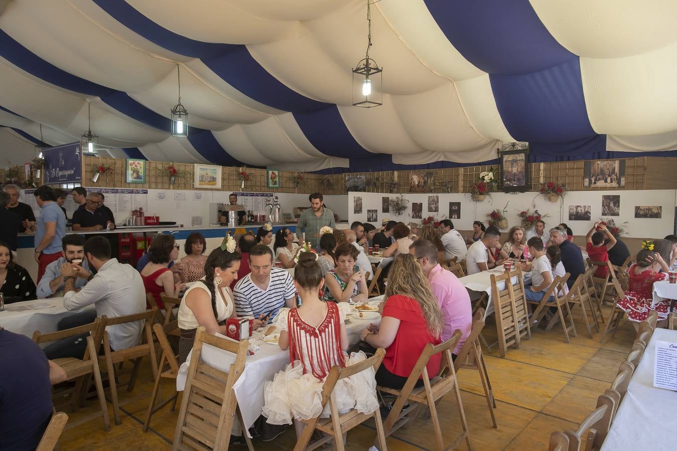 El ambiente en las casetas del último sábado de Feria de Córdoba, en imágenes